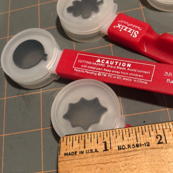 Sizzix PaddlePunch Positionable Hand Punch Dies - Picture 15 of 15